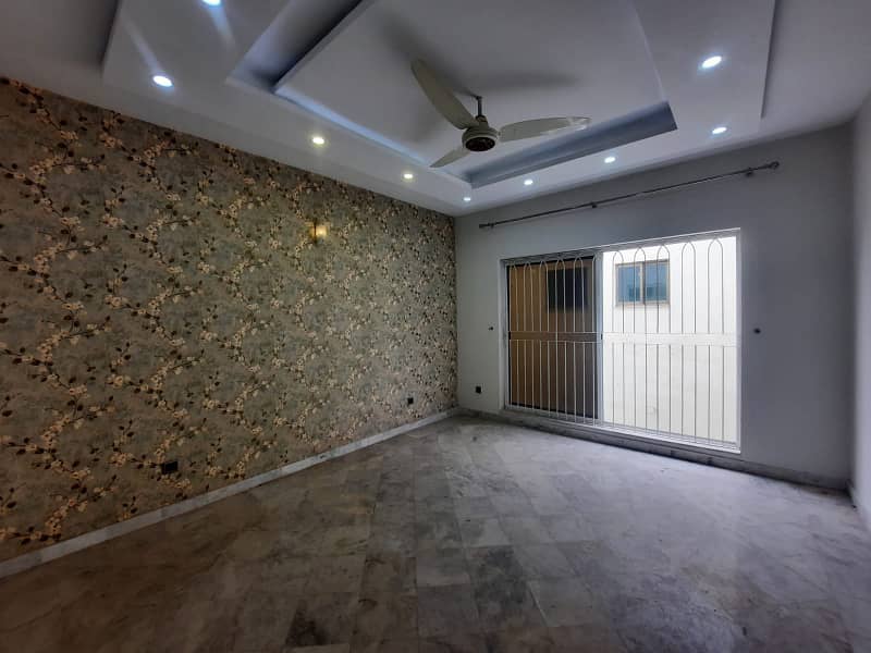1 Kanal Upper Portion for Rent in DHA Phase 3 3 Beds with Separate Entrance! 11