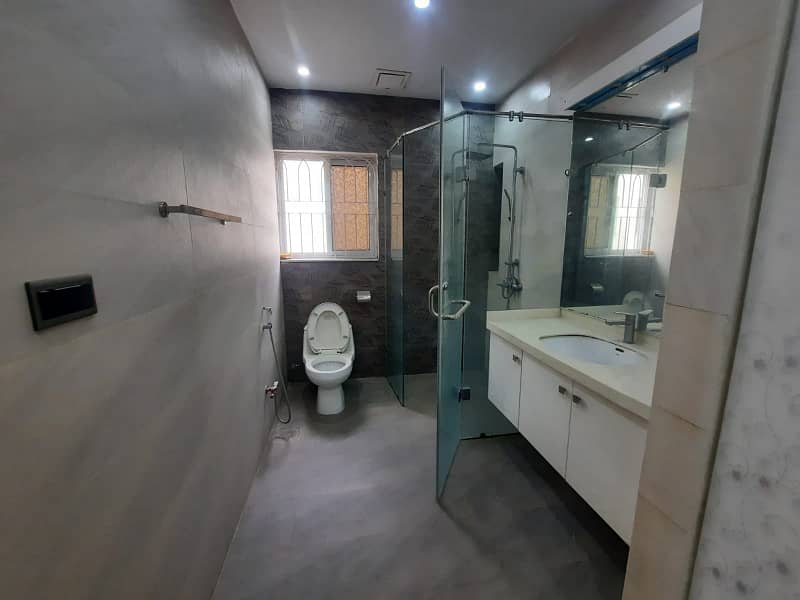 1 Kanal Upper Portion for Rent in DHA Phase 3 3 Beds with Separate Entrance! 12