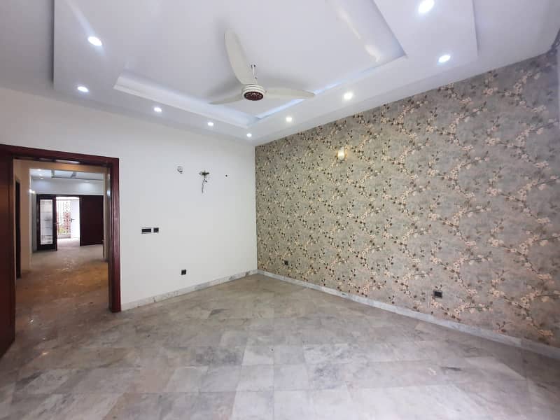1 Kanal Upper Portion for Rent in DHA Phase 3 3 Beds with Separate Entrance! 13