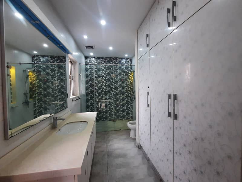 1 Kanal Upper Portion for Rent in DHA Phase 3 3 Beds with Separate Entrance! 14