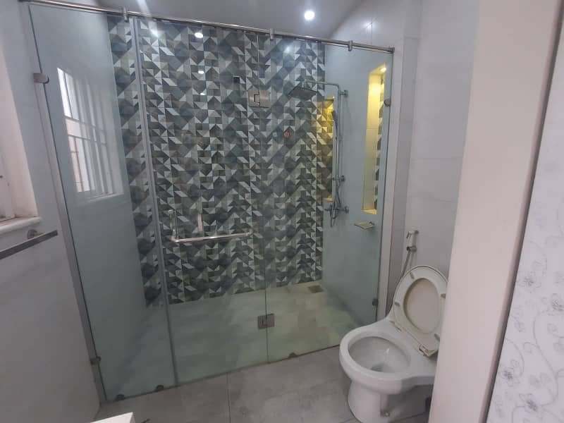 1 Kanal Upper Portion for Rent in DHA Phase 3 3 Beds with Separate Entrance! 16