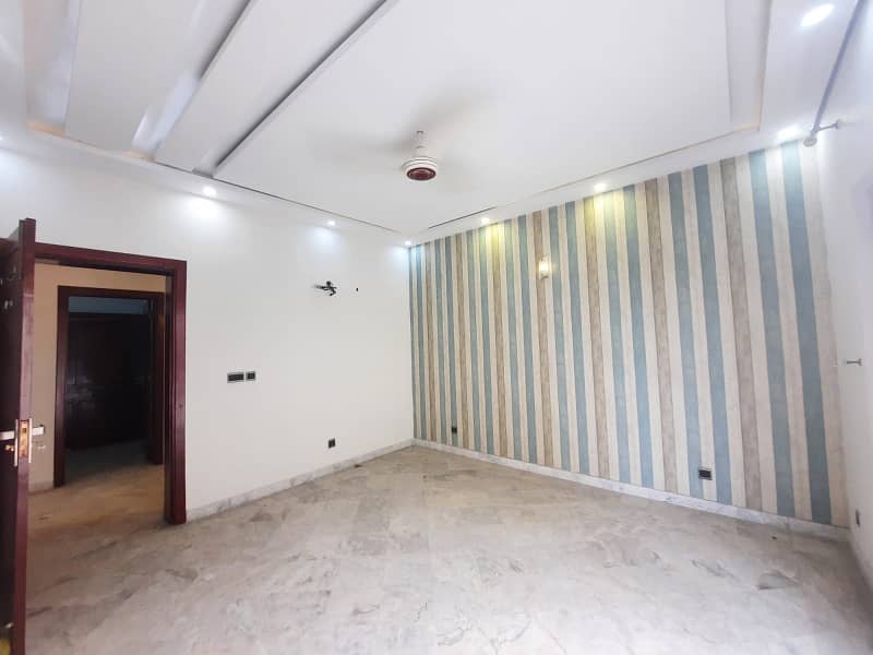 1 Kanal Upper Portion for Rent in DHA Phase 3 3 Beds with Separate Entrance! 19