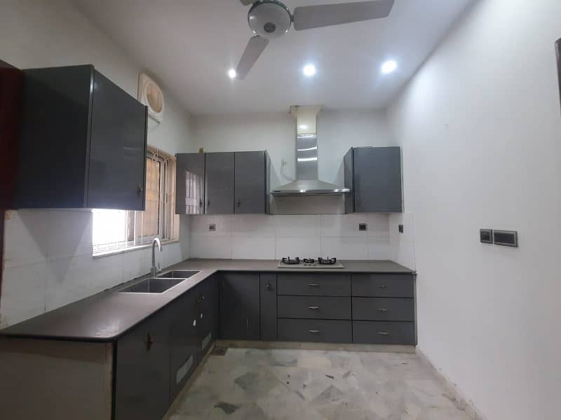 1 Kanal Upper Portion for Rent in DHA Phase 3 3 Beds with Separate Entrance! 21