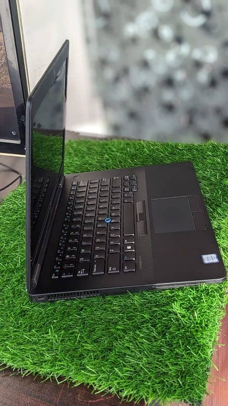 Dell latitude E7470 core i5 6th gen 3