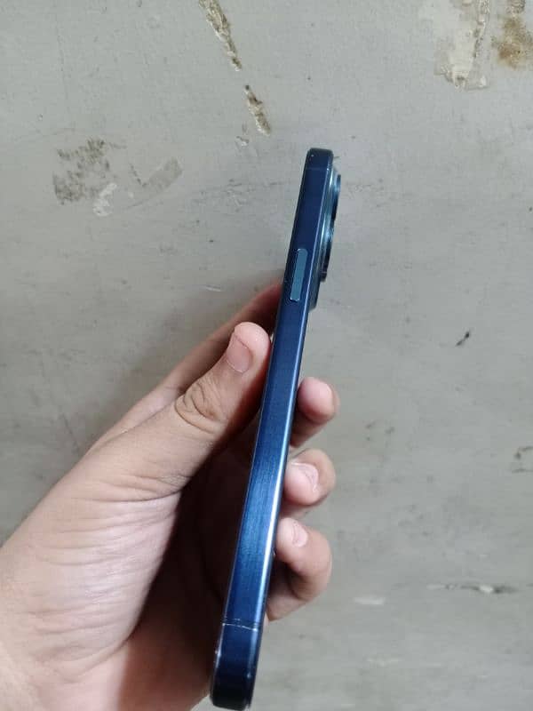 iPhone 15 Pro Max 3