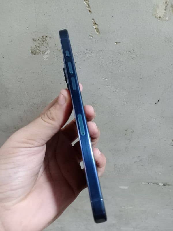 iPhone 15 Pro Max 4