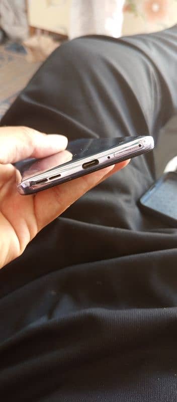 one plus 9 5 g . . 03. . . . 42. . ///1/0/0/0/2/4/0/. . . 3