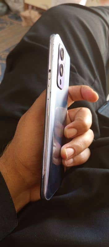 one plus 9 5 g . . 03. . . . 42. . ///1/0/0/0/2/4/0/. . . 5