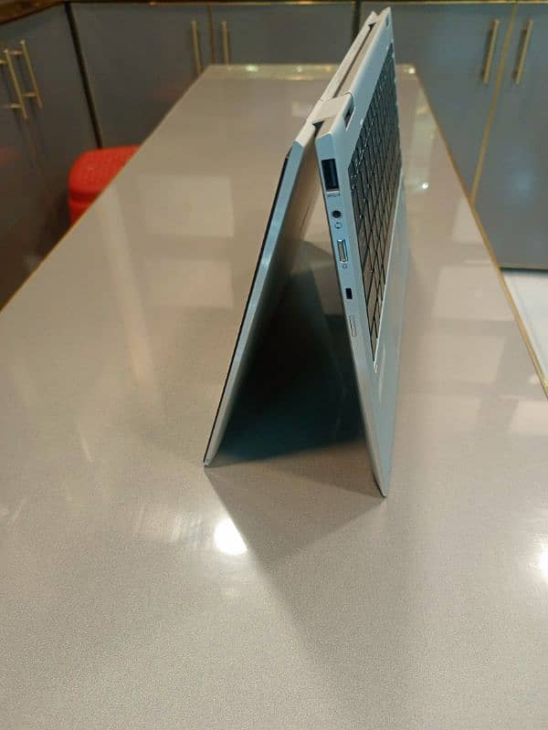 Hp Folio Elite book 1040g6 8