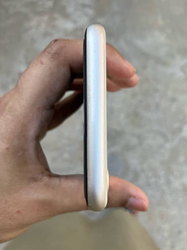 IPhone SE 2022 (3rd Gen) 1