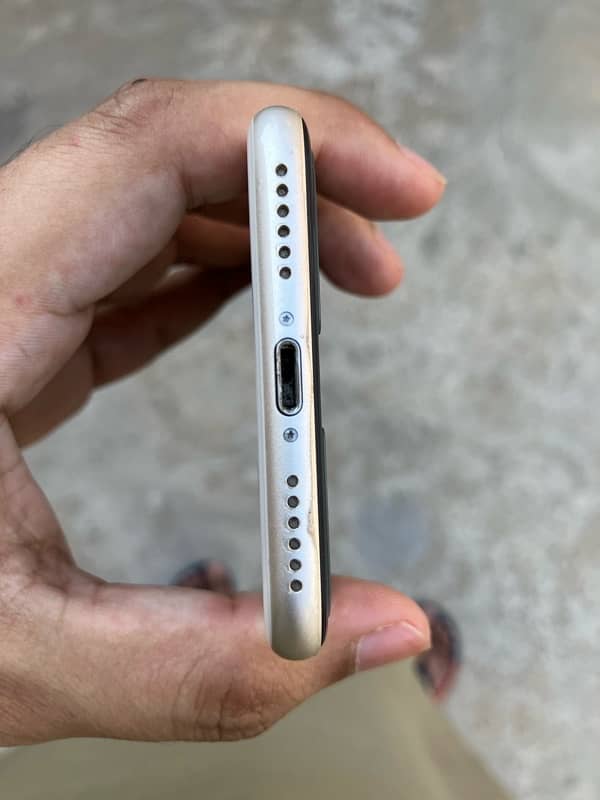 IPhone SE 2022 (3rd Gen) 2