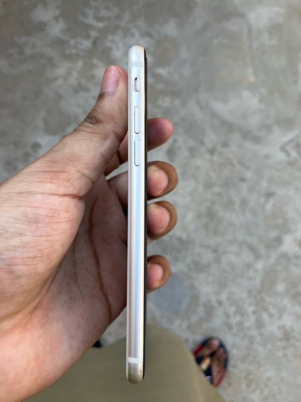 IPhone SE 2022 (3rd Gen) 4