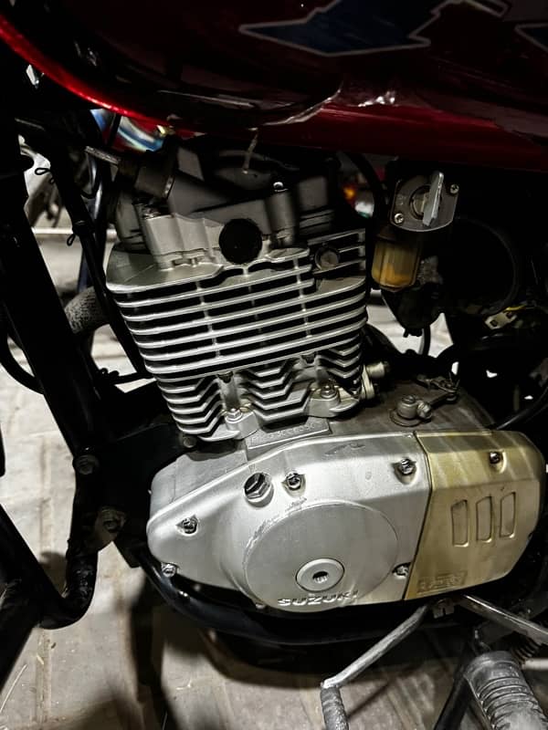 Suzuki GS-150 | Model 2021 | Suzuk in Bikes | Total Genuine 4