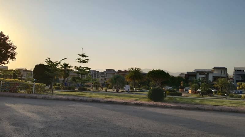 Perfect for Dream Home 1 Kanal Plot with Possession 1