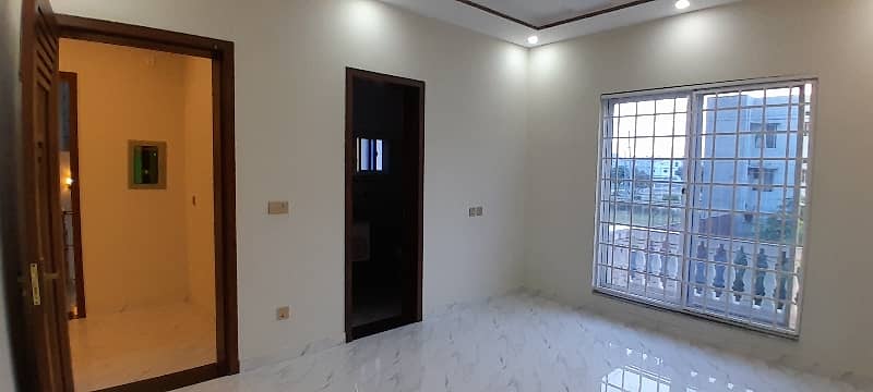 Prime Location 450 Square Feet Flat Is Available For rent 2