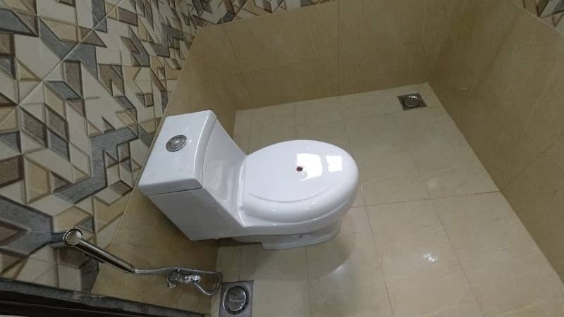 Prime Location 450 Square Feet Flat Is Available For rent 4