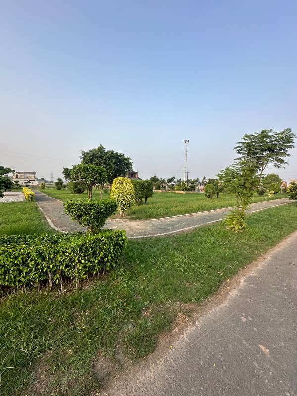 5-Marla Possession plots Available On Installment At 3.5 Years In LDA Approved Society 8