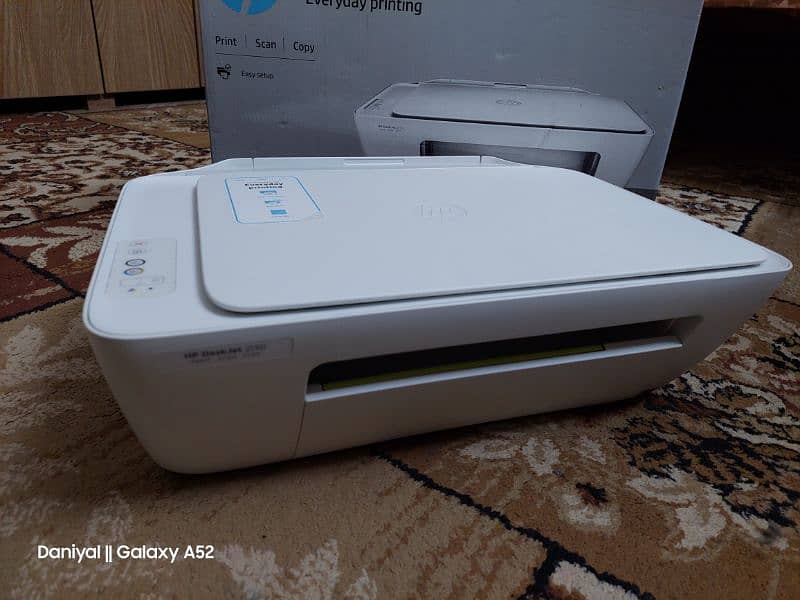 HP DeskJet 2130 New condition printer with box and accessories 0