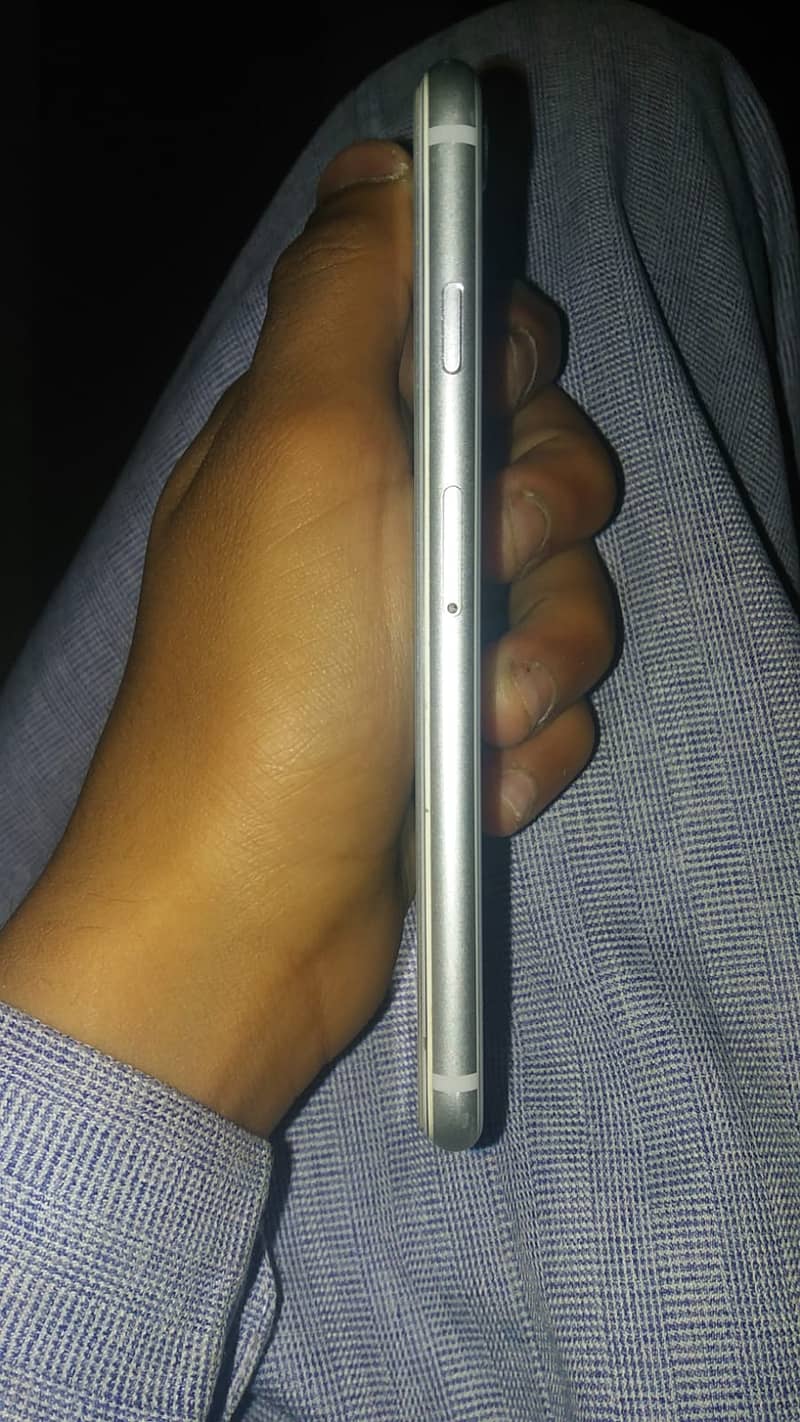 Apple iPhone 8 1