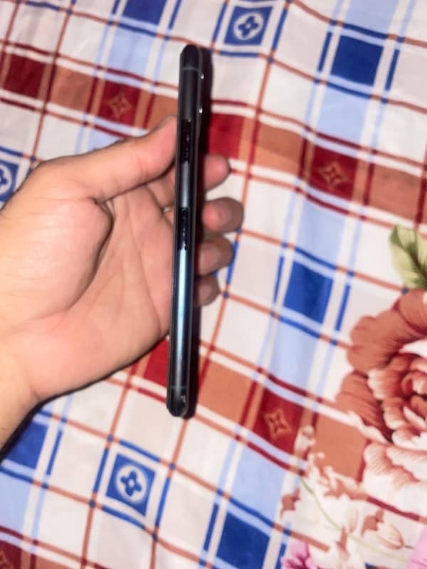 11 pro max 256GB Non PTA water pack 3
