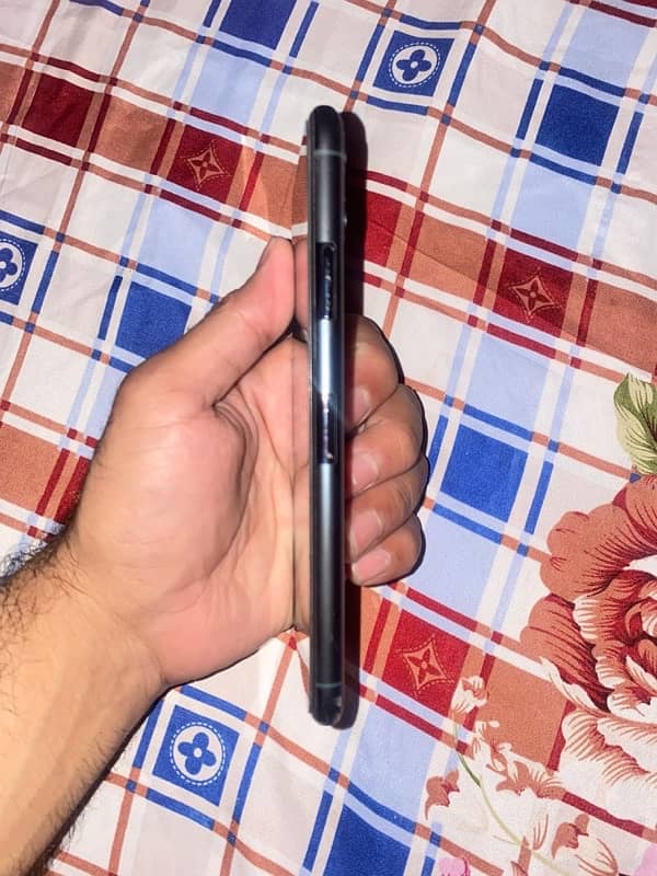 11 pro max 256GB Non PTA water pack 4