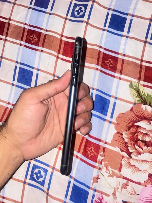 11 pro max 256GB Non PTA water pack 5