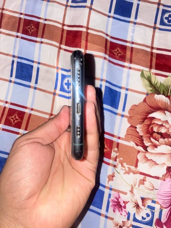 11 pro max 256GB Non PTA water pack 6