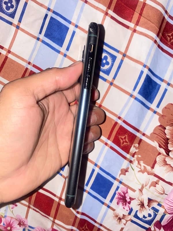 11 pro max 256GB Non PTA water pack 9