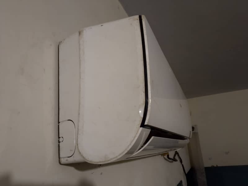 Haier Ac 410 gas ma. . Number. . 03161022347 4