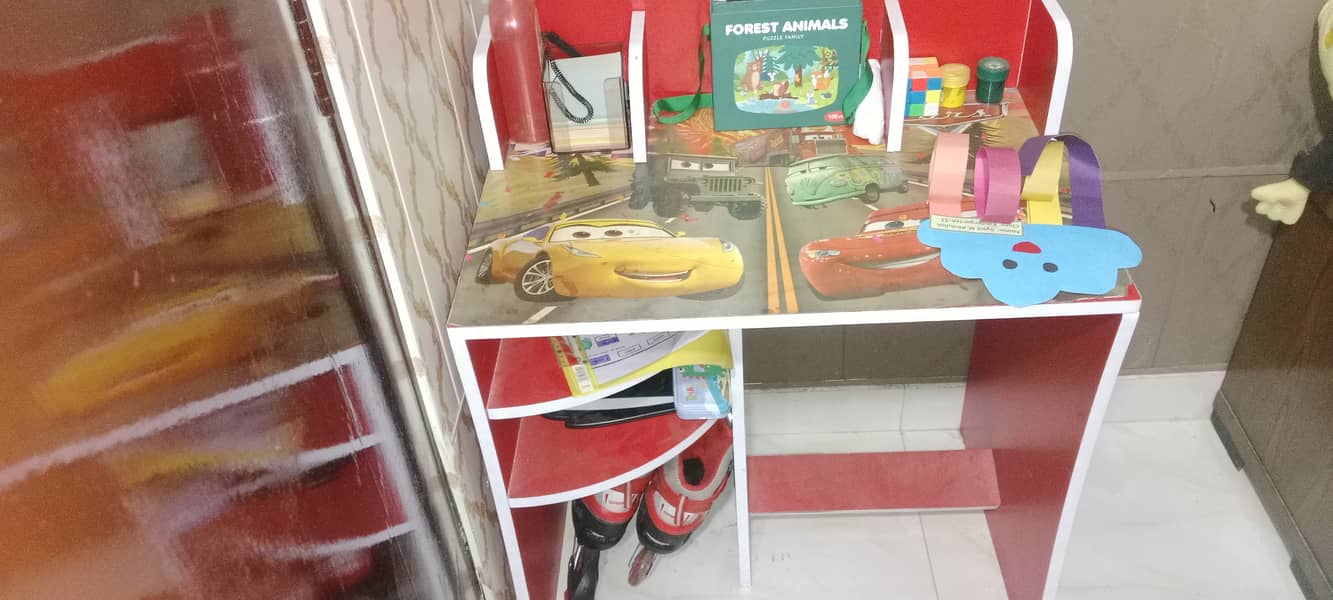 study table like new 5