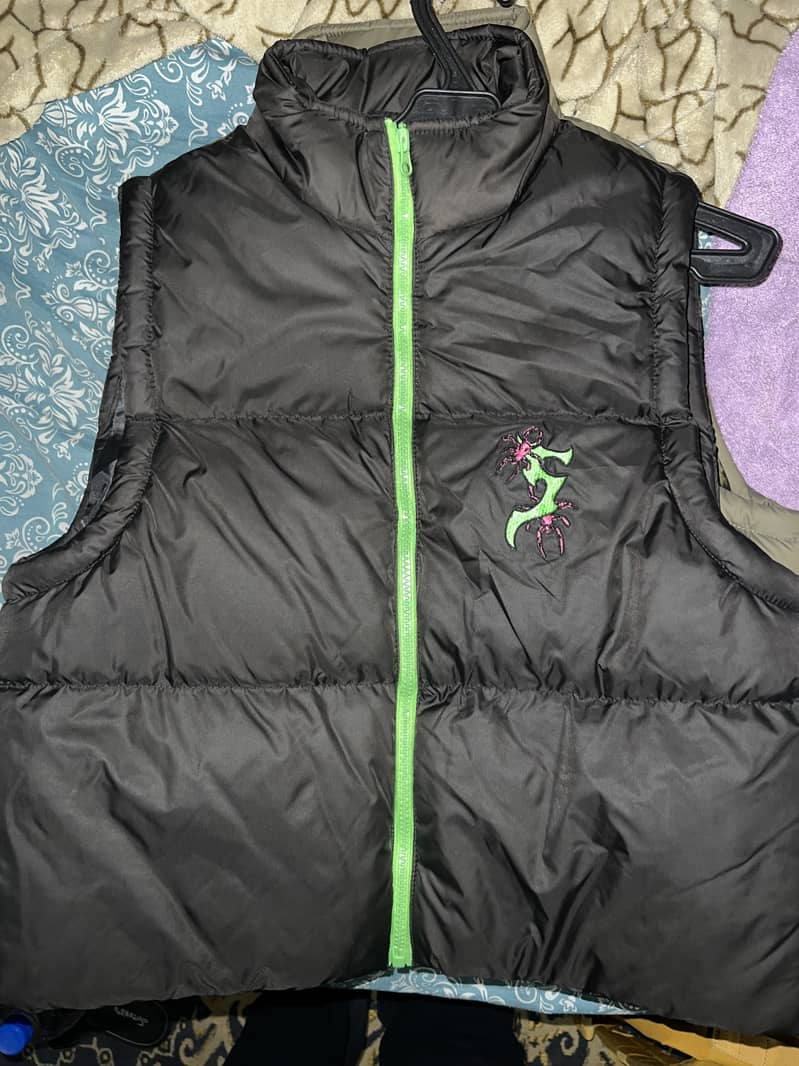 Two Unused Puffer Jackets 0