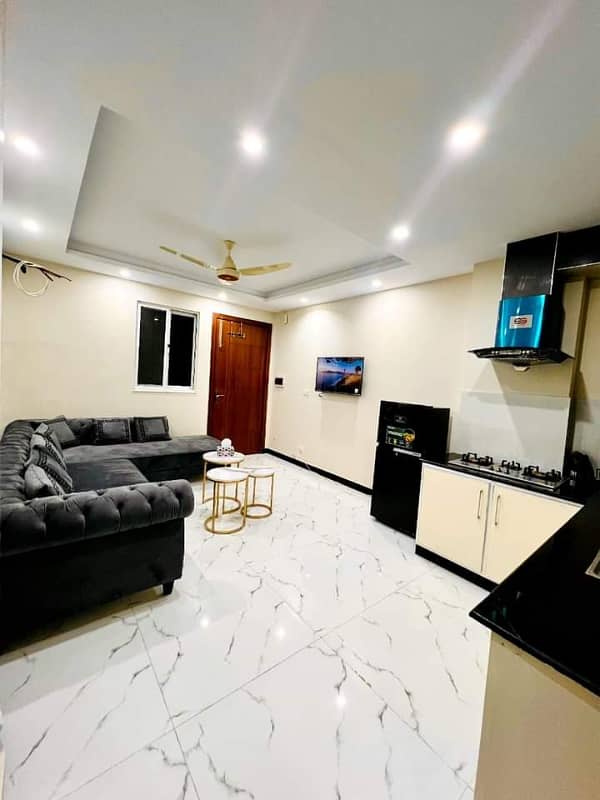 Daily bacises 1 bed rom short time coupel Allow Safe & scour 100% 2