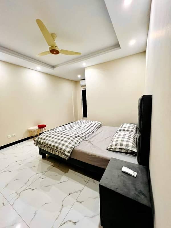 Daily bacises 1 bed rom short time coupel Allow Safe & scour 100% 3