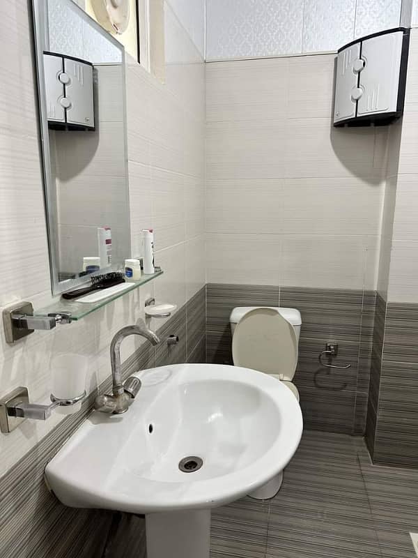 Daily bacises 1 bed rom short time coupel Allow Safe & scour 100% 5