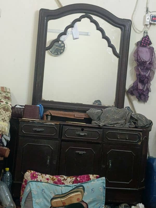 dressing for sale free of cost 1