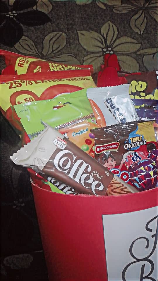 "Birthday Bash Snack Box" 0