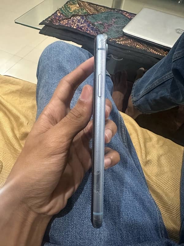 iPhone XR 3