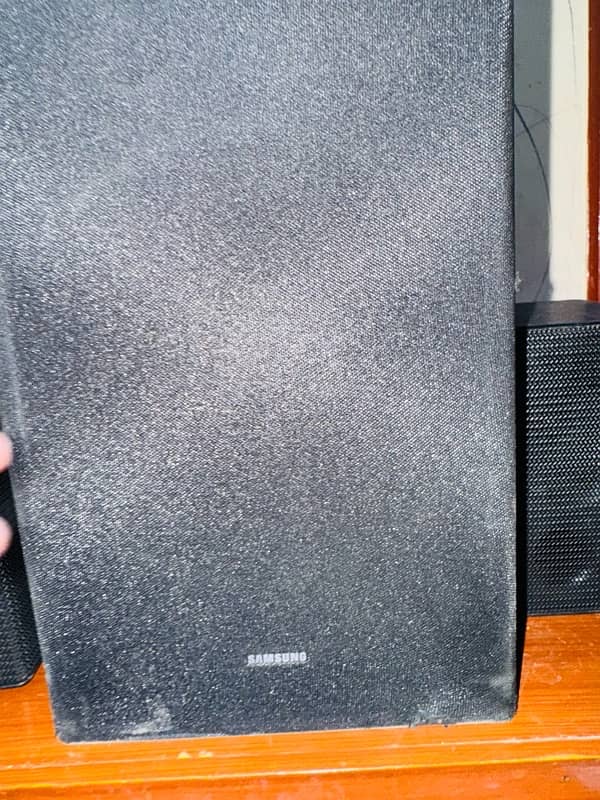 Samsung 2.1 subwoofer and speaker 1