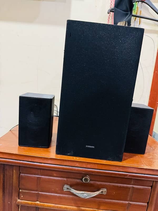 Samsung 2.1 subwoofer and speaker 2