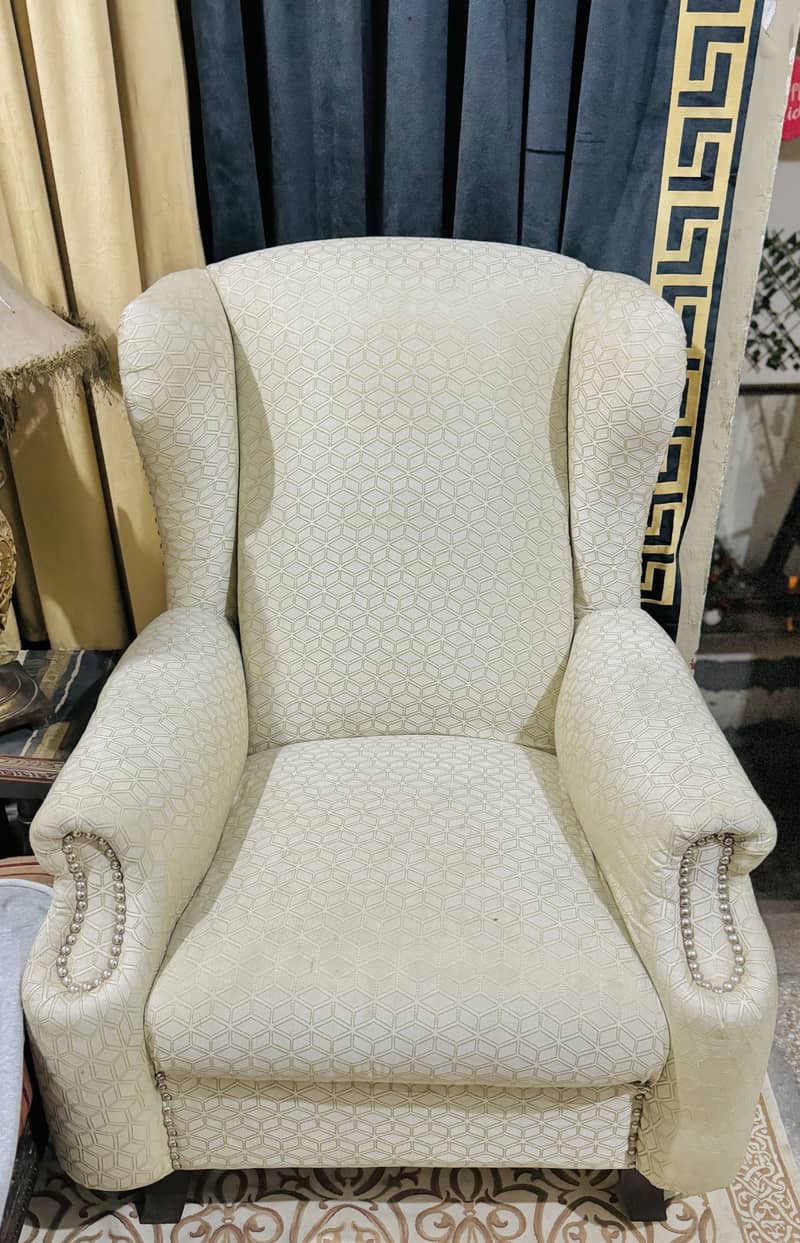 Royal single chair 1