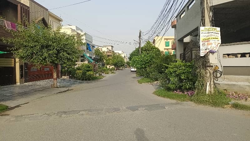10 Marla 4550 Residential plot available for sale in Nasheman Iqbal phase 2 college Road Lahore 1