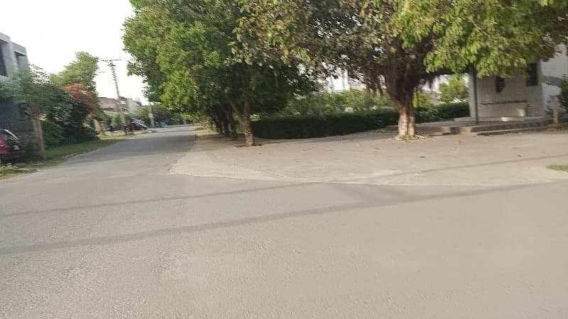 10 Marla 4550 Residential plot available for sale in Nasheman Iqbal phase 2 college Road Lahore 4
