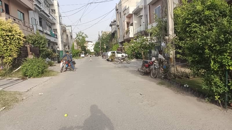 10 Marla 4550 Residential plot available for sale in Nasheman Iqbal phase 2 college Road Lahore 6