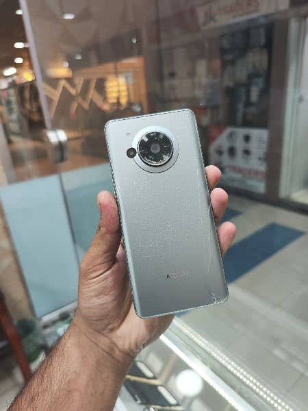 sharp Aquos R7 back broken  sim time over 12/256 8gen 1 snapdragon 0