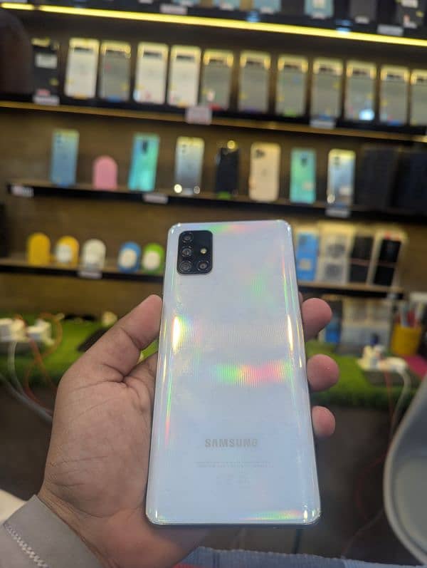 one plus stock . 9 pro 8.128/.     7t  8.128 /.   Samsung a51 full box 17
