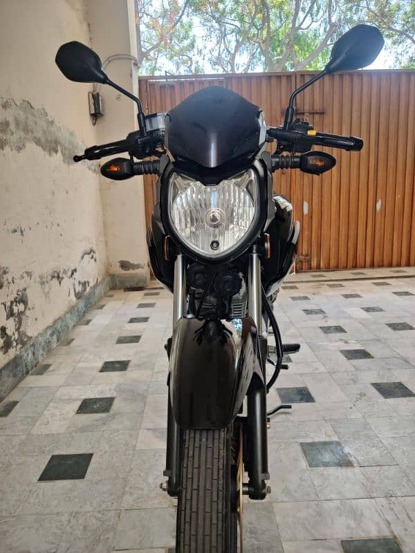 Gsx suzuki 125 black color best  in comfort 0
