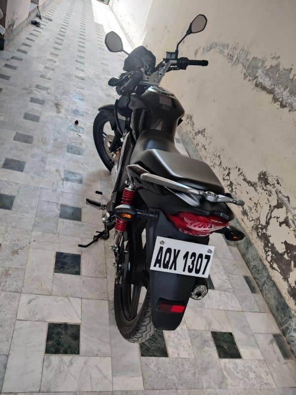 Gsx suzuki 125 black color best  in comfort 2