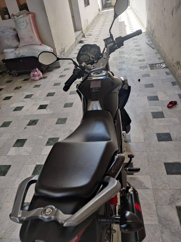 Gsx suzuki 125 black color best  in comfort 3