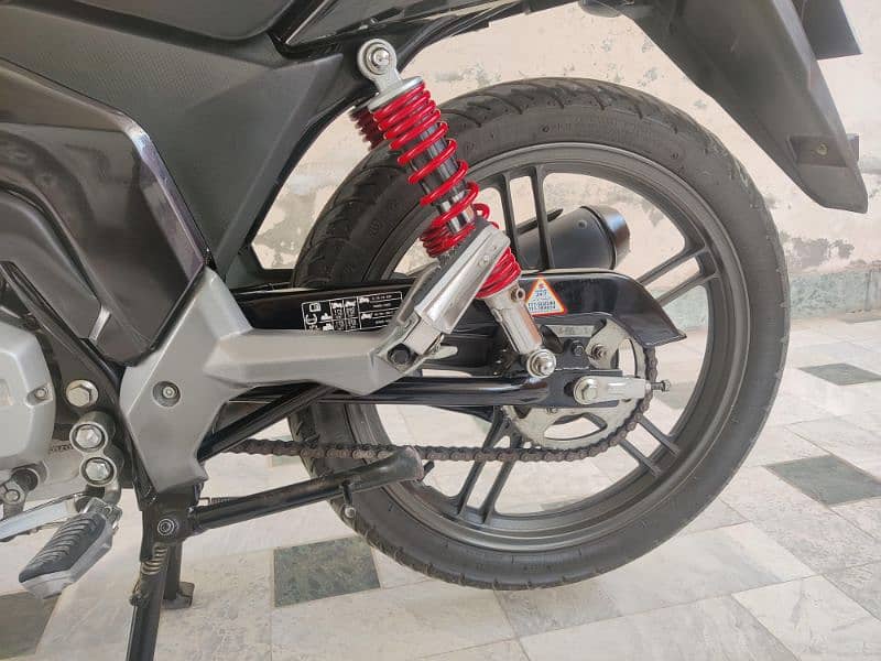 Gsx suzuki 125 black color best  in comfort 4