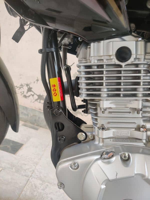 Gsx suzuki 125 black color best  in comfort 6